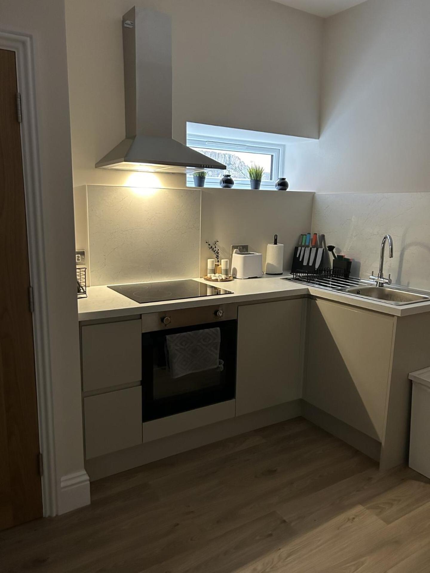 Treetop View Cosy Getaway In Eastbourne, Free Parking, Short And Long Stays, Номер фото