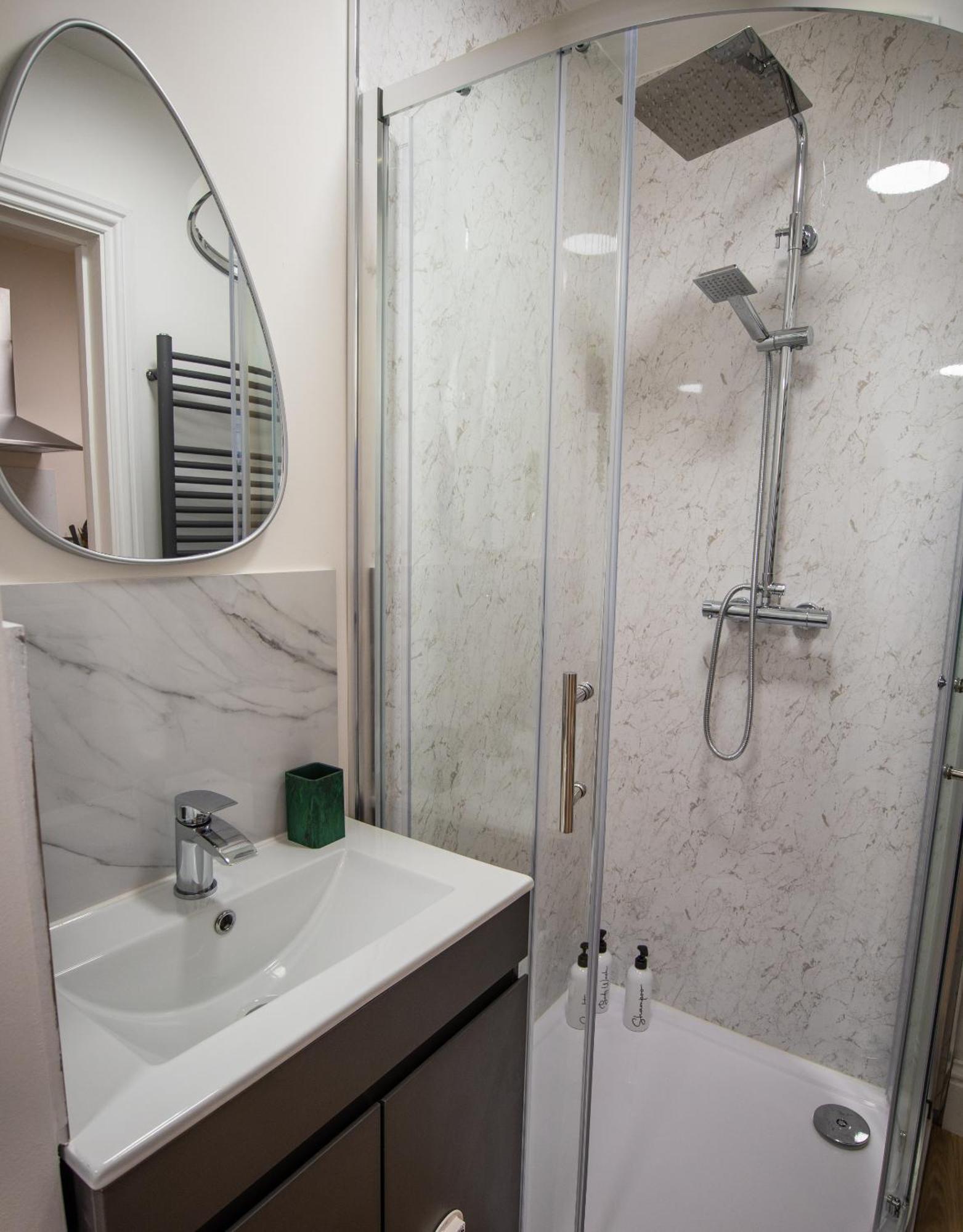 Treetop View Cosy Getaway In Eastbourne, Free Parking, Short And Long Stays, Номер фото